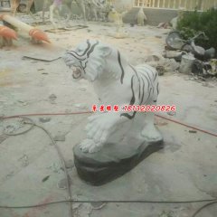 玻璃钢彩绘老虎雕塑