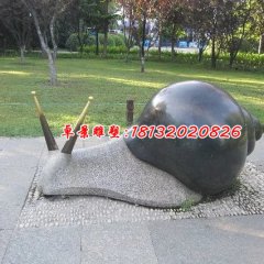 蜗牛石雕，公园动物雕塑