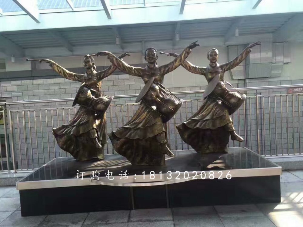 少数民族跳舞雕塑，广场人物铜雕