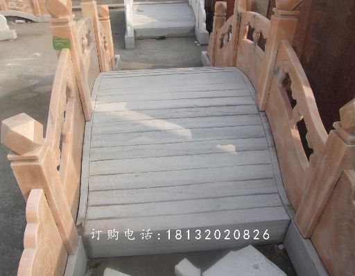晚霞红石拱桥雕塑,公园小桥石雕