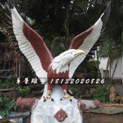 玻璃钢老鹰雕塑，雄鹰展翅雕塑