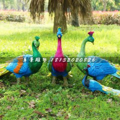 彩色孔雀雕塑，公园仿真动物