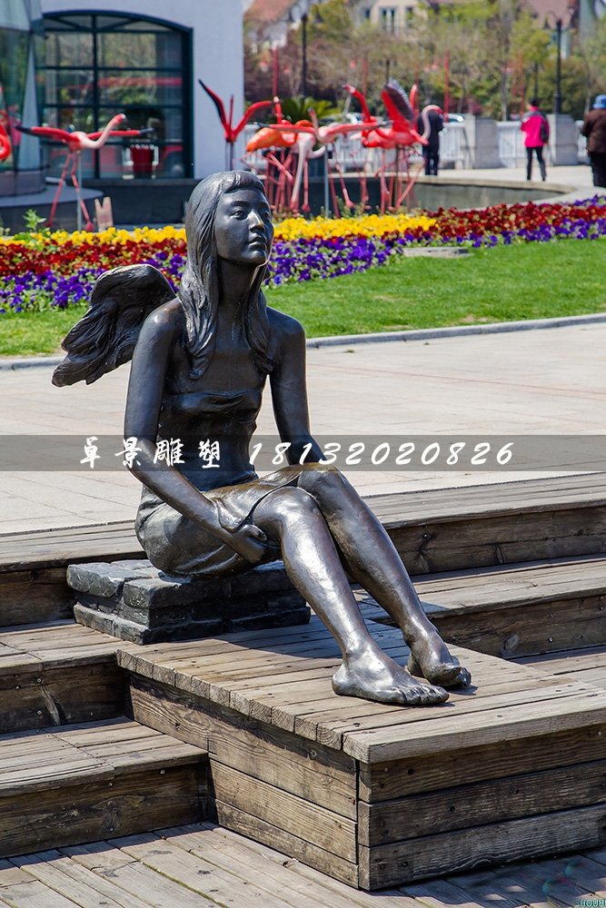 坐在路边的少女铜雕，公园人物雕塑