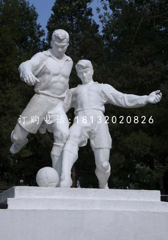 玻璃钢踢足球雕塑广场人物雕塑