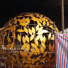 树叶镂空球雕塑，不锈钢景观雕塑