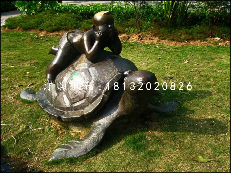 趴在乌龟上的小男孩铜雕，公园铜雕