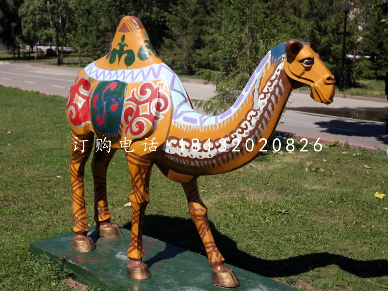 公园骆驼雕塑玻璃钢彩绘雕塑