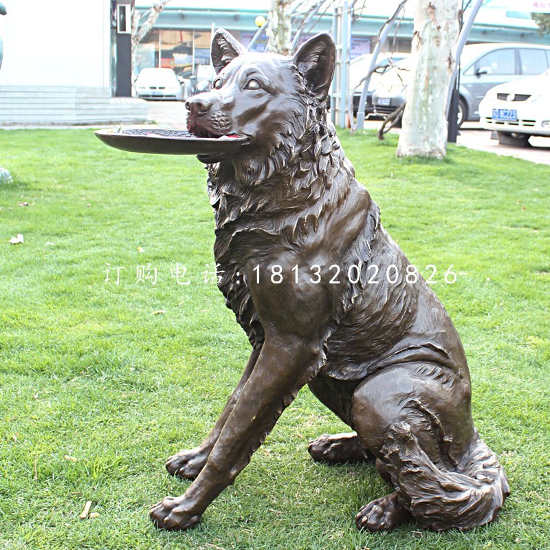 接飞盘的狗铜雕，公园小品铜雕