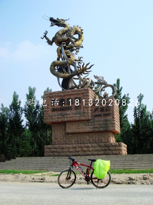 不锈钢蛟龙出海，城市景观雕塑