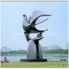 手托和平鸽雕塑 公园不锈钢雕塑