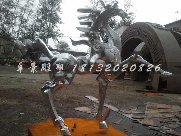 抽象小马雕塑不锈钢动物雕塑.jpg