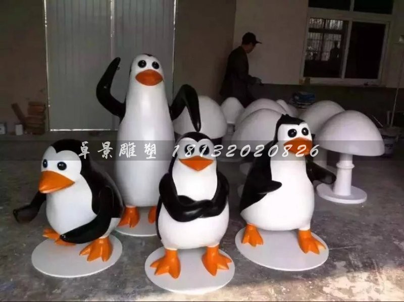 玻璃钢企鹅雕塑卡通动物雕塑 (1).jpg