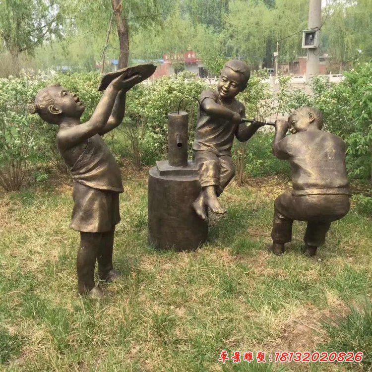 玩压水机儿童雕塑