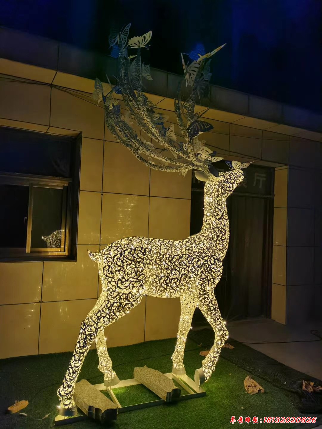 不锈钢镂空灯光鹿雕塑