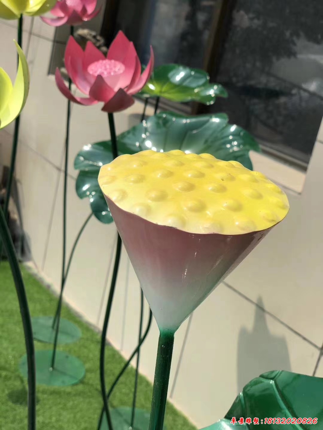 不锈钢彩色荷花雕塑