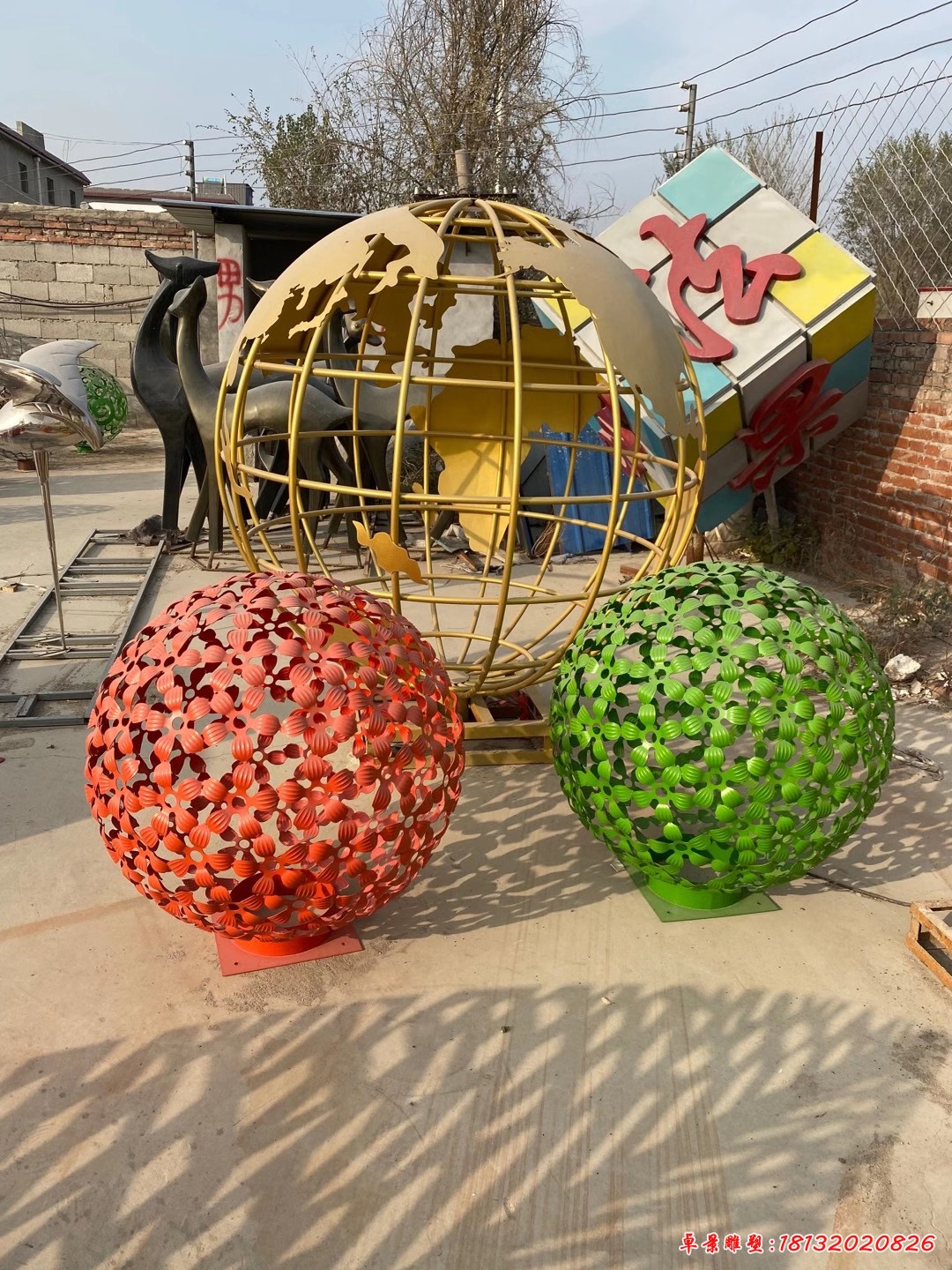 彩色不锈钢花朵镂空球雕塑
