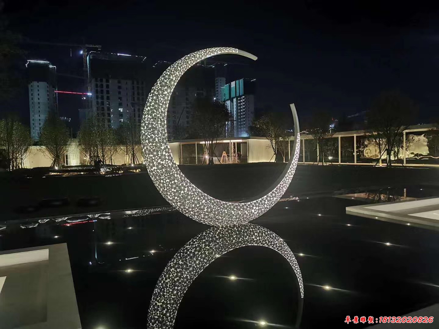 不锈钢水景月亮雕塑