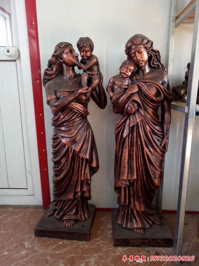 抱孩子的西方人物铜雕
