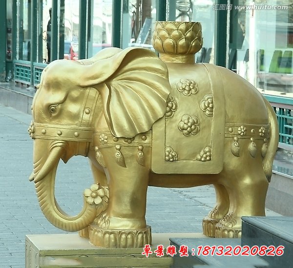 驮着莲座的大象铜雕