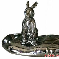 不锈钢抽象兔子和鹅卵石雕塑