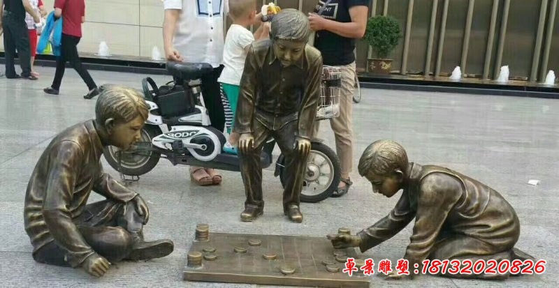 玻璃钢仿铜下棋的孩童雕塑
