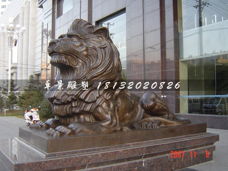 企业门口狮子雕塑，趴着的狮子铜雕