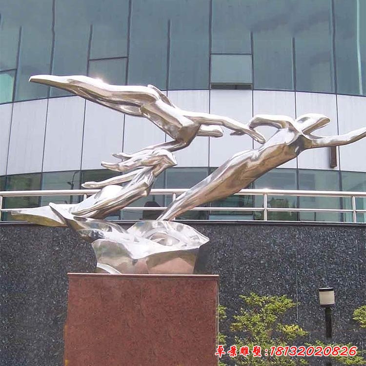 不锈钢抽象游泳人物雕塑