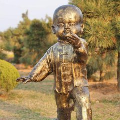 公园练太极拳的儿童铜雕