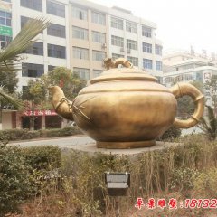 街边铸铜茶壶雕塑