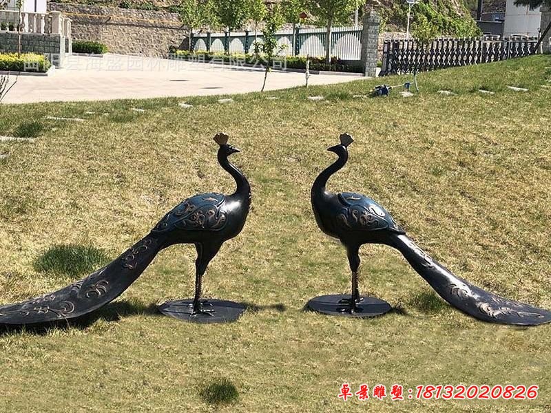 公园青铜孔雀雕塑
