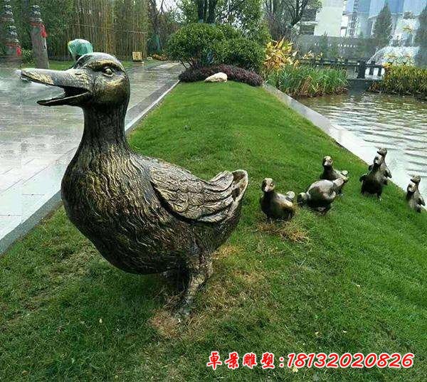 公园动物鸭子铜雕