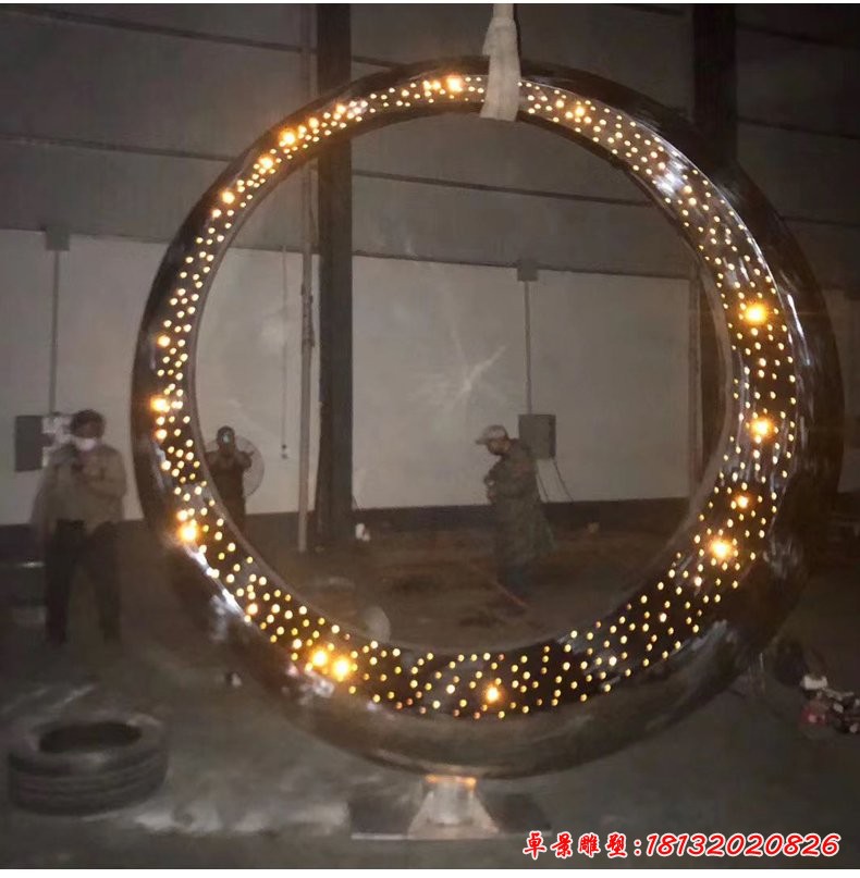 不锈钢透光圆环雕塑