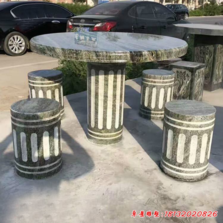 罗马柱造型石桌凳