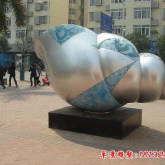 城市街边大型海螺雕塑