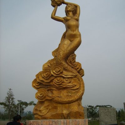 广场女娲补天铜雕