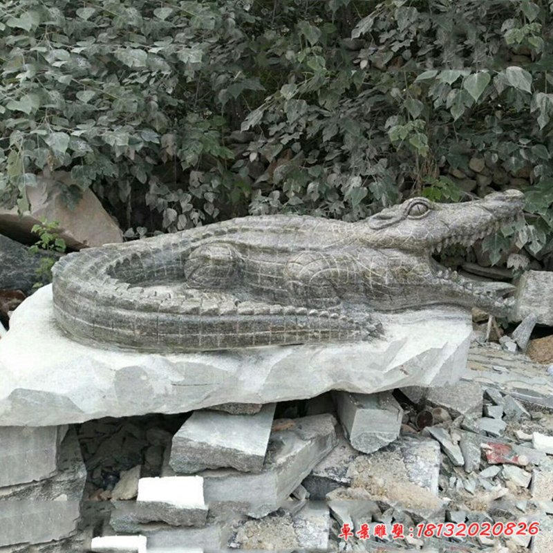 圆林石雕鳄鱼雕塑
