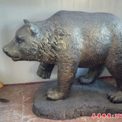 铜雕熊