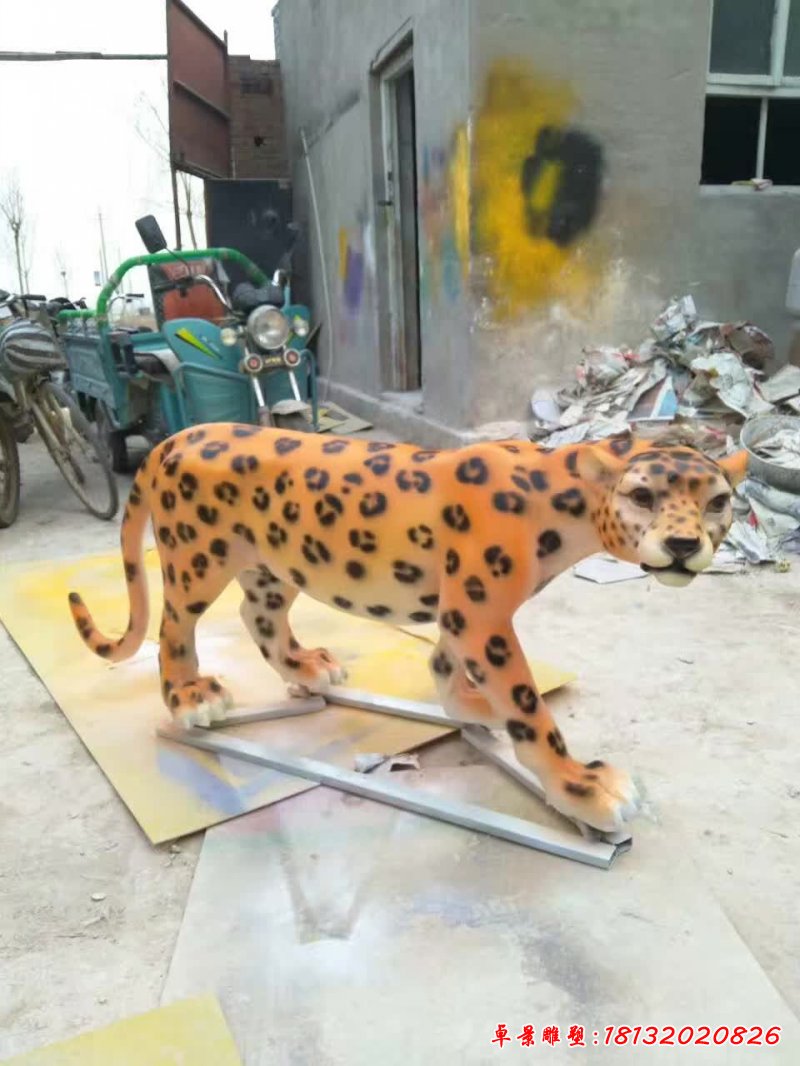 玻璃钢豹子雕塑2