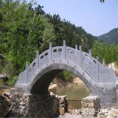 景区石雕拱桥