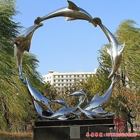 鱼的不锈钢雕塑