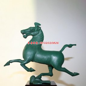 青铜雕刻的马