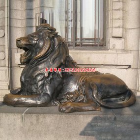 浦发银行门前的铜狮子