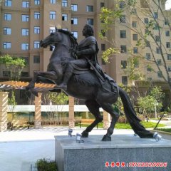 广场骑马雕塑