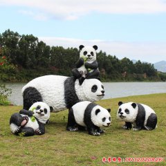 儿童游乐场熊猫雕塑