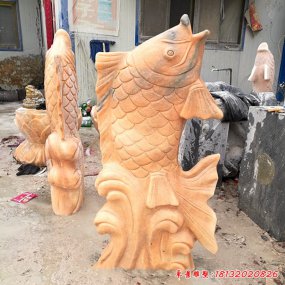 鱼喷水雕塑