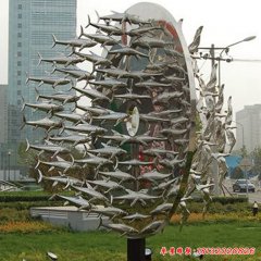 金属鱼雕塑