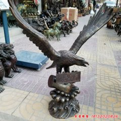 鹰的铜雕塑